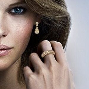 Marvelous rose gold Authentic Swarovski ring. $190